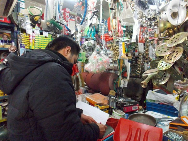 طرح بازرسی از واحدهای ابزارالات در قرچک انجام شد