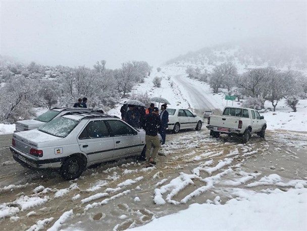کمک رسانی به ۱۱۳ دستگاه خودرو در محورهای مواصلاتی استان کرمانشاه