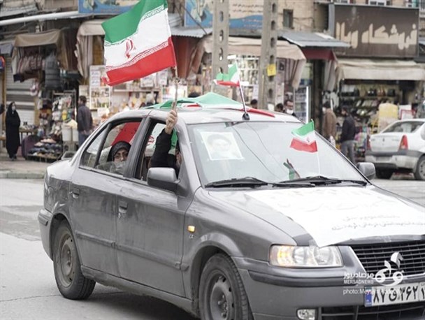 حضور گسترده کاروان خودرویی بسیج جامعه پزشکی کرمانشاه در راهپیمایی ۲۲ بهمن
