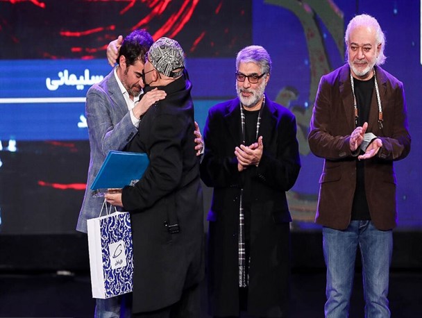 چرا برخی از هنرمندان ما به ورطه سفسطه‌بافی افتاده‌اند؟/ سوغات اومیکرون در کاخ جشنواره؛ با آرزوی آزادی!