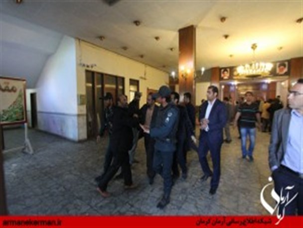 دلجویی امام جمعه کرمان از رزمنده مضروب گردهمایی اصلاح طلبان در کرمان