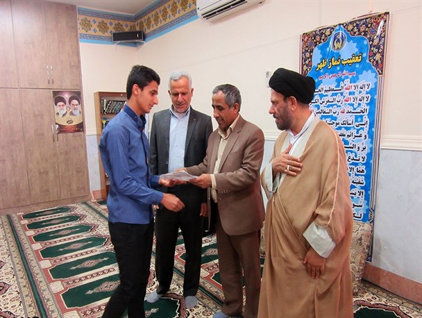 دانش آموزان ممتاز تحصیلی کمیته امداد دیّر تجلیل شدند