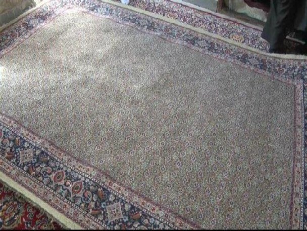 اهدای یک تخته فرش توسط بانوان اسفدنی به عتبات عالیات