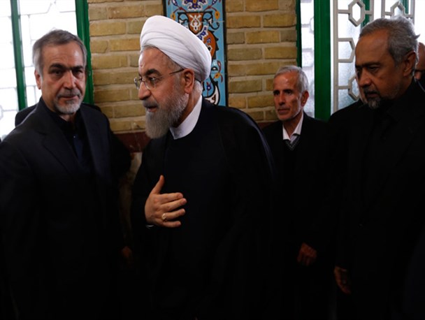 حضور رئیس جمهور در مراسم سالگرد والده خود