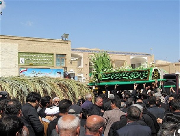 مراسم عزاداری حضرت زهرا (س)/تشییع جنازه نمادین حضرت فاطمه (س) در نایین / تصاویر