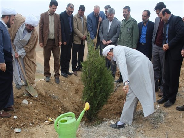 کاشت ۳۵۰ اصله نهال در مانه وسملقان