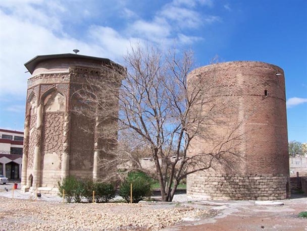 سایه منفعت طلبی تجاری بر سر برج کبود مراغه