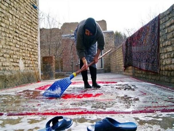 خانه تکانی؛ رسم دیرینه مردم خاتم برای استقبال از نوروز