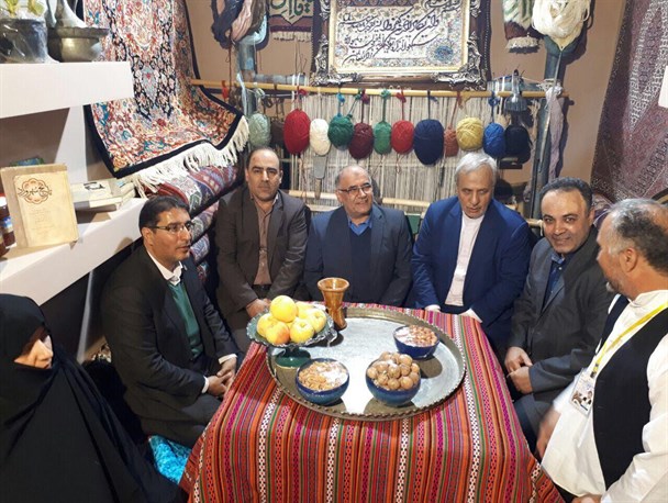 بازدید استاندار زنجان از نمایشگاه توانمندیهای روستایی و عشایری+تصاویر