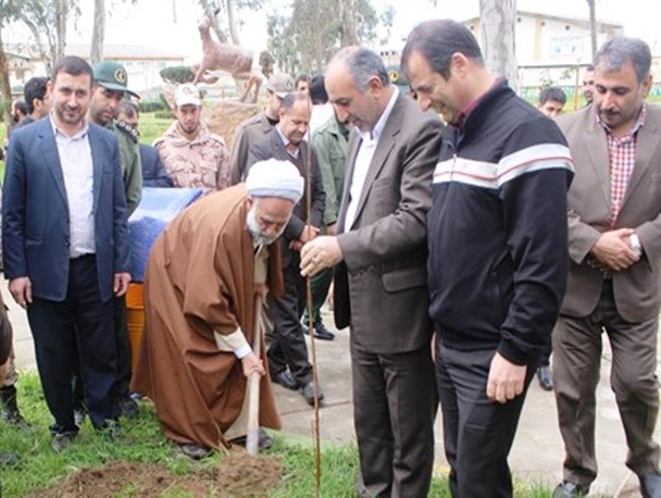 غرس ۵۰۰ نهال به مناسبت روز بزرگداشت شهدا در پارک شهر کیاکلا