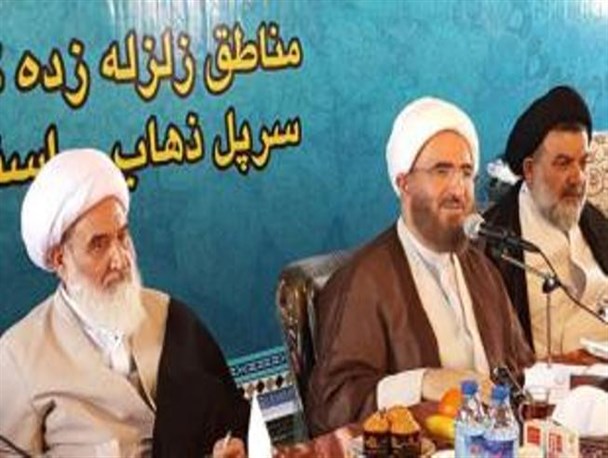 طلاب در کمک به مردم همواره پیش قدم بوده اند/ لزوم تقویت چهره روحانیت