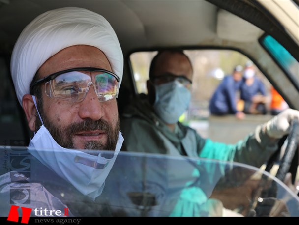 اقدام جهادی روحانیون استان البرز در ضد عفونی کردن معابر/ وقتی طلاب بسیجی کرج هم مدافع سلامت مردم شدند + تصاویر