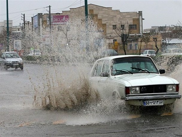 سیل به علایم و سطح جاده های ارتباطی زنجان و تاسیسات زیربنایی طارم خسارت زد