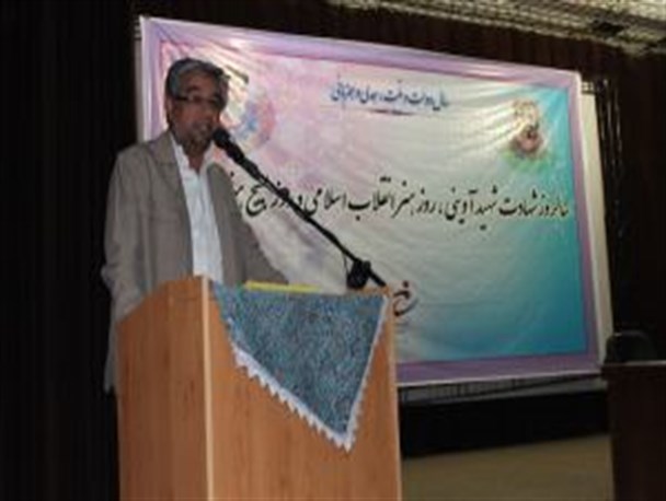 هنر انقلاب برگرفته از تعالیم و فرهنگ اسلامی است