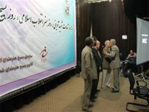 در سالروز شهادت شهید آوینی از شاعر کرمانی تجلیل شد