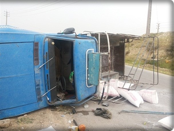واژگونی خودروی سایپا در جاده روستای سرپری- دهدشت+ تصاویر