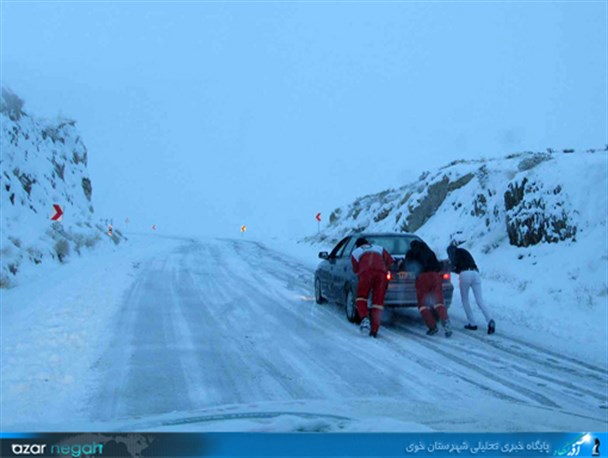 بارش برف بهاری بخش صفائیه خوی را سفیدپوش کرد