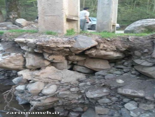 هشدار جدی به اداره برق علی آبادکتول/ ستون های برق سیاه رودبار را دریابید+ تصاویر