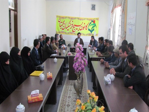 تنها راه برون رفت از مشکلات تکیه بر توان داخلی است/رمز پیروزی در جنگ تحمیلی تکیه بر نیروهای درون زای نظام بود