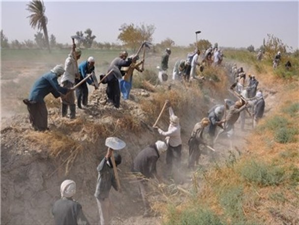 پرداخت نشدن دستمزد لایروبان انهار سیستان مشارکت ۴۰ هزار نفر در لایروبی انهار سیستان/ مدیر جهاد کشاورزی: عدم تخصیص اعتبار، عدم پرداخت دستمزد