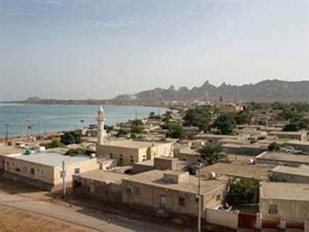 جوانان لارک محروم از امکانات آموزشی و ورزشی/ بی توجهی مسئولان معیشت صیادان لارکی را به گل نشاند