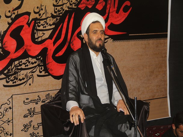 محبت به اهل بیت(ع) انسان را به قدرت الهی متصل می کند / حفظ ارتباط با اهل بیت(ع) باحضور در مراسمات سوگواری