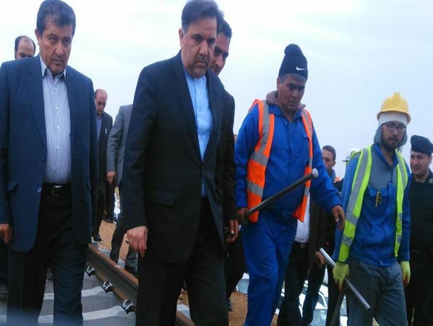 وزیر راه از پروژه ریل گذاری همدان-تهران بازدید کرد