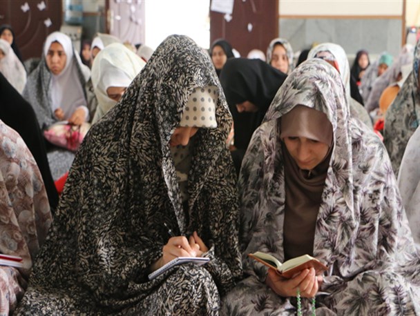 گزارش تصویری اعتکاف دانشجویان دختر بجنورد در دانشگاه علوم پزشکی بجنورد