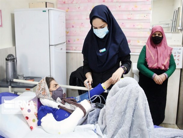 هیچ تغییری در حقوق کادر درمان صورت نگرفته است/ دانشگاه علوم پزشکی کردستان هنوز بر پاشنه بی‌مدیریتی گذشته می‌چرخد!