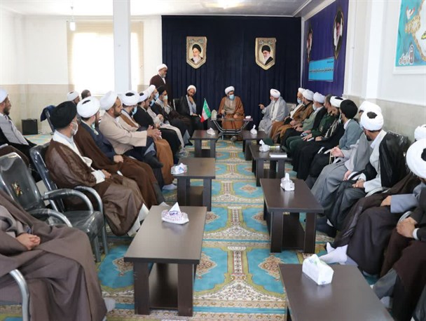 روحانیون خط مقدم جهاد تبیین هستند