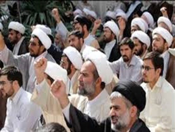 تجمع اعتراضی رو حانیون و طلاب شهر ستان گرمسار در زمینه صدور حکم اعدام شیخ نمر