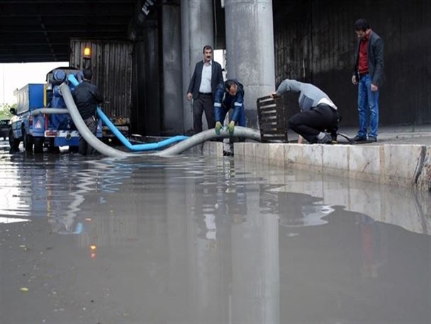 مشکل آبگرفتگی شهر عدم توجه به اصلاح و تکمیل شبکه آب‌های سطحی است
