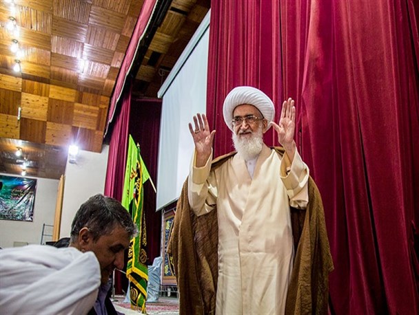 دیدار آیت الله نوری همدانی با نیروهای نظامی و انتظامی مازندران