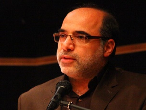 مسؤولان نظام در برگزاری یادواره های شهدا از مردم عقب نباشند