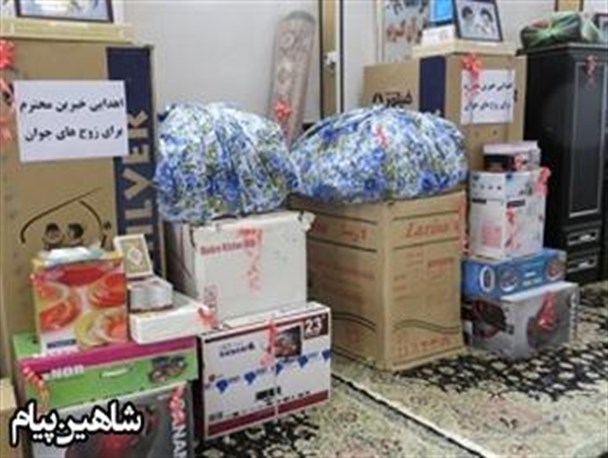 اهدای جهیزیه به 13 زوج نیازمند شاهین دژ+تصاویر