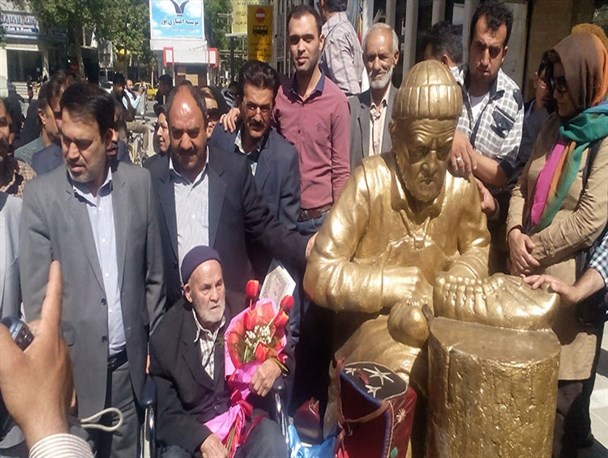 گزارش تصویری از رونمایی از تندیس چاروق دوز بجنوردی