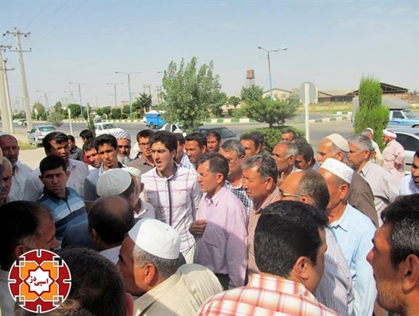 تجمع کشاورزان آق قلا مقابل فرمانداری+تصاویر