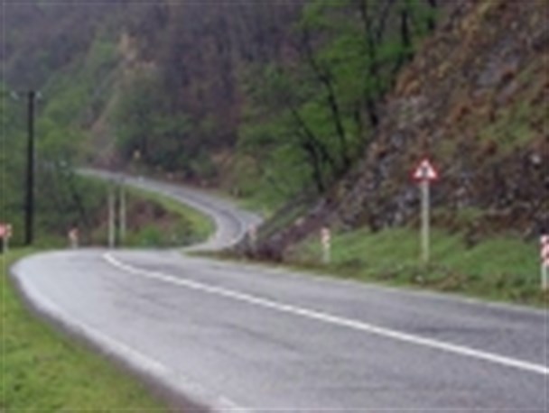 آغاز عملیات روشنایی محور پونل به تالش