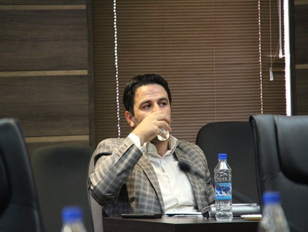 خبرنگاران در جلسه دولتی یک لیوان آب خوردند+عکس