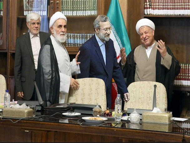 بازگشت اصولگرایان به راست سنتی خویش و ایجاد تلاقی با اصلاح طلبان امروزی و چپ های دیروزی/انقلابی گری تنها واژه ی قدرت افزا
