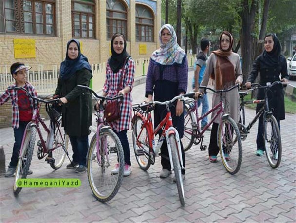 شهردار یزد: سه شنبه های بدون خودرو ویژه آقایان برگزار می شود/ رئیس شورای شهر:خیابان جای دوچرخه سواری بانوان نیست