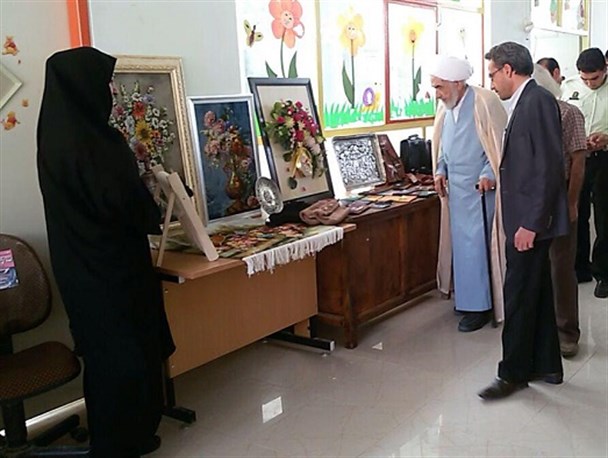برپایی نمایشگاه صنایع دستی هنرمندان و تولیدات مددجویان نطنز+ تصاویر