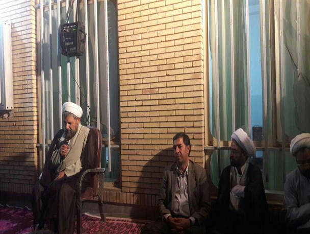 خدمت به عبادت کنندگان خداوند اجر و پاداش فراوانی دارد