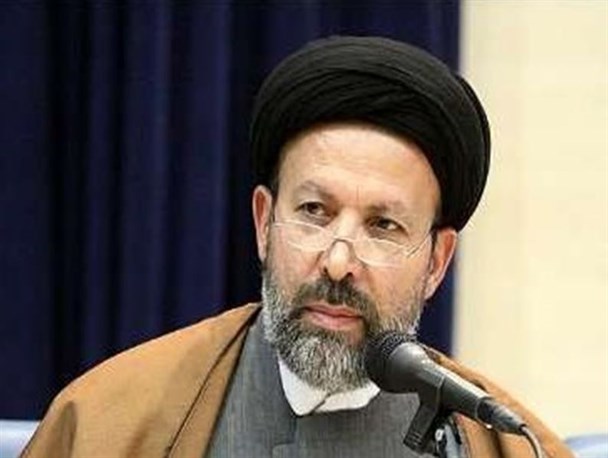 عید فطر عیدشکوه و اتحاد امت اسلامی است / حضور 35هزار همدانی در نماز عید سعید فطر