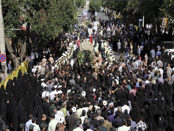 تشییع پرشور شهید مدافع امنیت «علی‌اکبر معصومی نژاد» در اراک+تصاویر