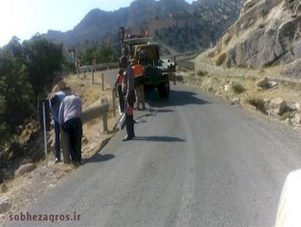 اجرای عملیات نصب گاردریل در مناطق حادثه خیز جاده موگرمون+تصاویر