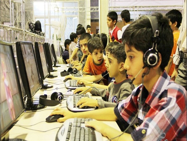 تاثیرگذاری جامعه و والدین در تربیت صحیح فرزندان/ خانواده عضوی از جامعه است