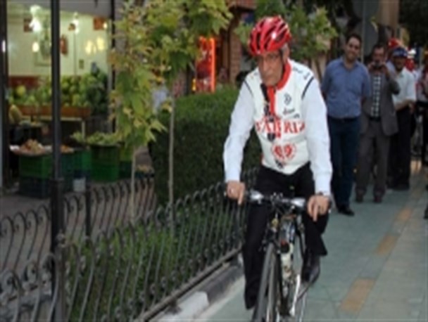 عکس جالب/ دوچرخه سواری شهردار تبریز