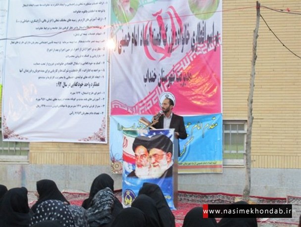 ۴۵۰ مددجوی خندابی پای سفره‌ی افطار خیرین