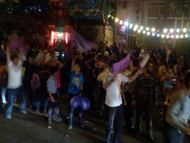 جشن شادی مردم خوی در روز صدور بیانیه مشترک